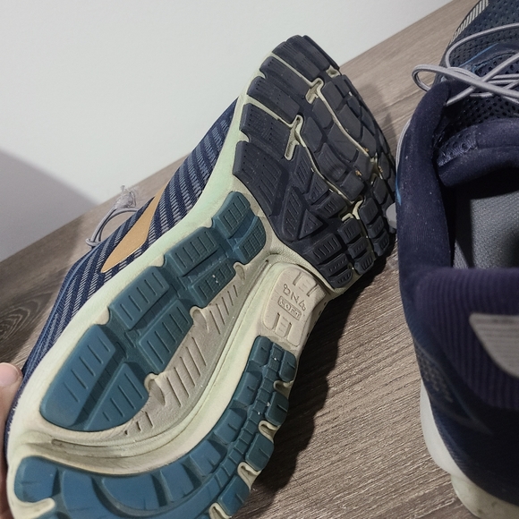 Brooks running shoes men size 13 - Picture 6 of 6
